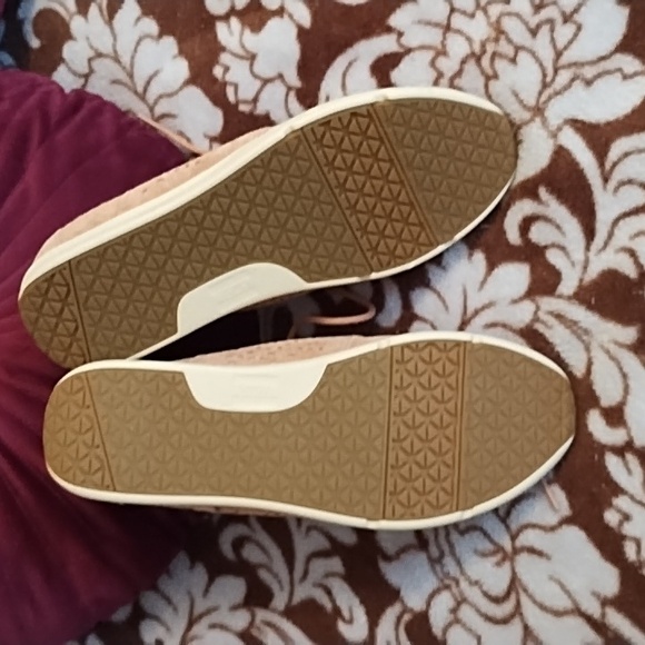 Tom's Perforated Mauve Suede Shoes - Picture 4 of 7